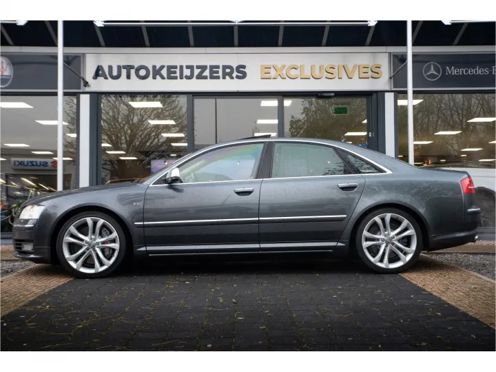 Audi A8 5.2 S8 quattro  Image 3