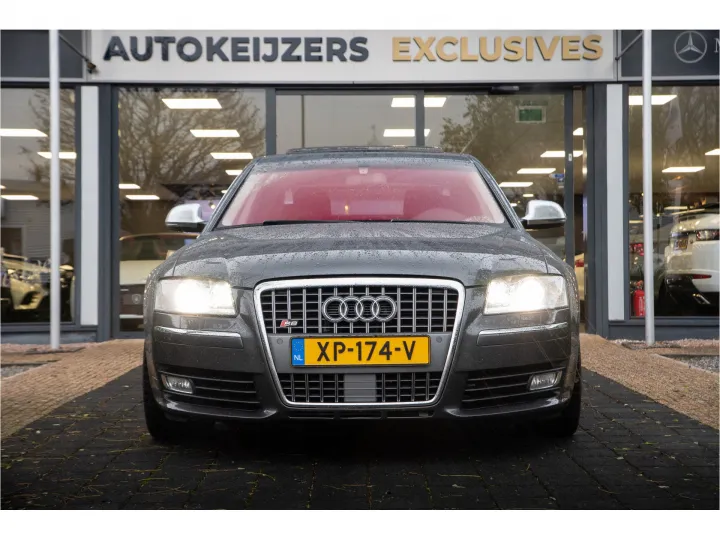 Audi S8 5.2 S8 quattro  Image 2